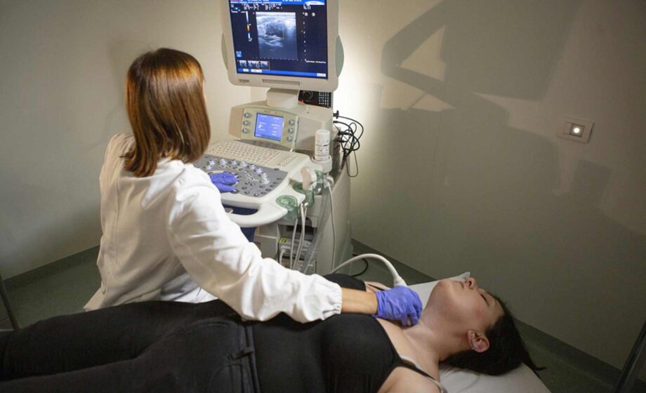 Visita per sospetto carcinoma tiroideo. Nuove cure prima dell’intervento chirurgico