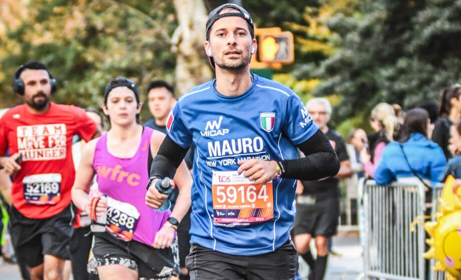 Foto di Mauro Favret mentre corre la maratona e ne vive i benefici
