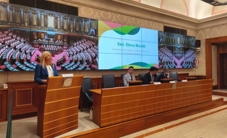 La senatrice Elena Murelli che presenta uno studio di farmacoeconomia per Dì Salute
